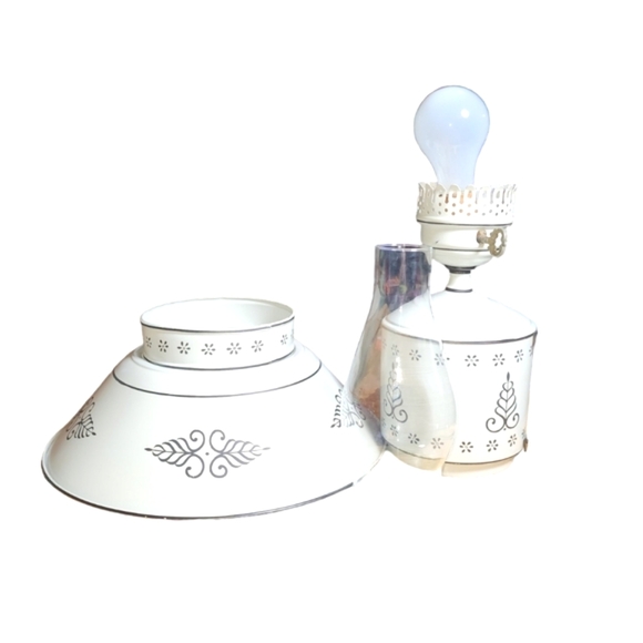 Vintage Toleware Ivory & Black Tole Metal & Glass Chimney Electric Desk Lamp 16" - Picture 7 of 13